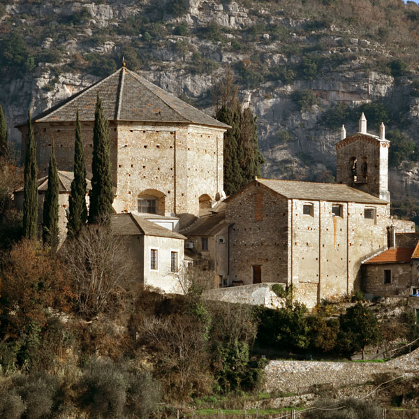 The medieval church of Sant’Eusebio of Perti, with its romanic crypt (11th century), is one of the most important and fascinating religious buildings in Finale.