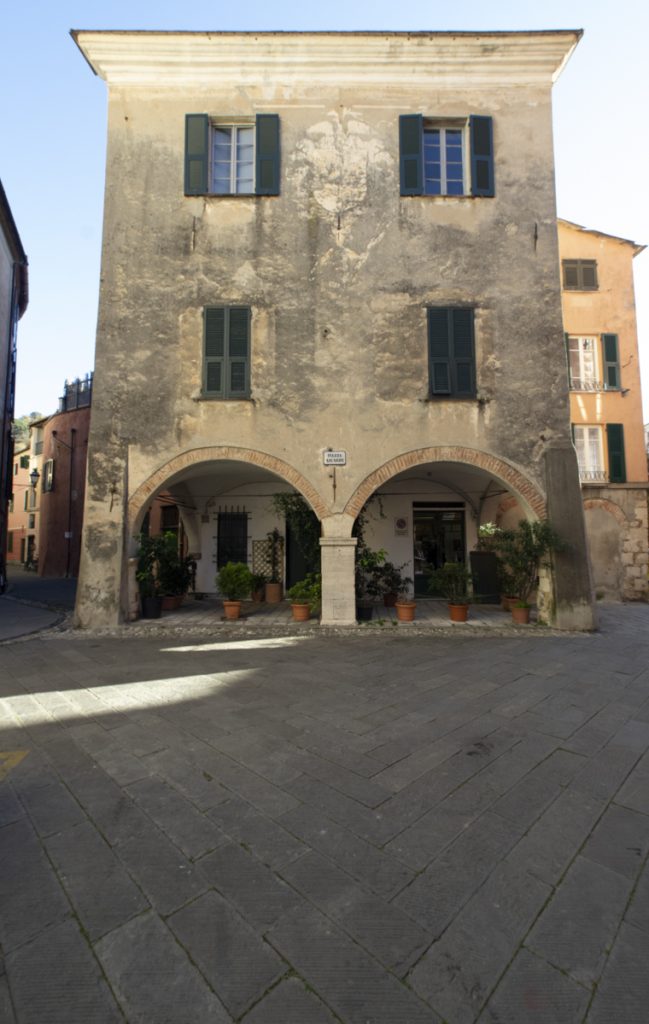 Finale-ligure-loggia-ramondo-mudif-03